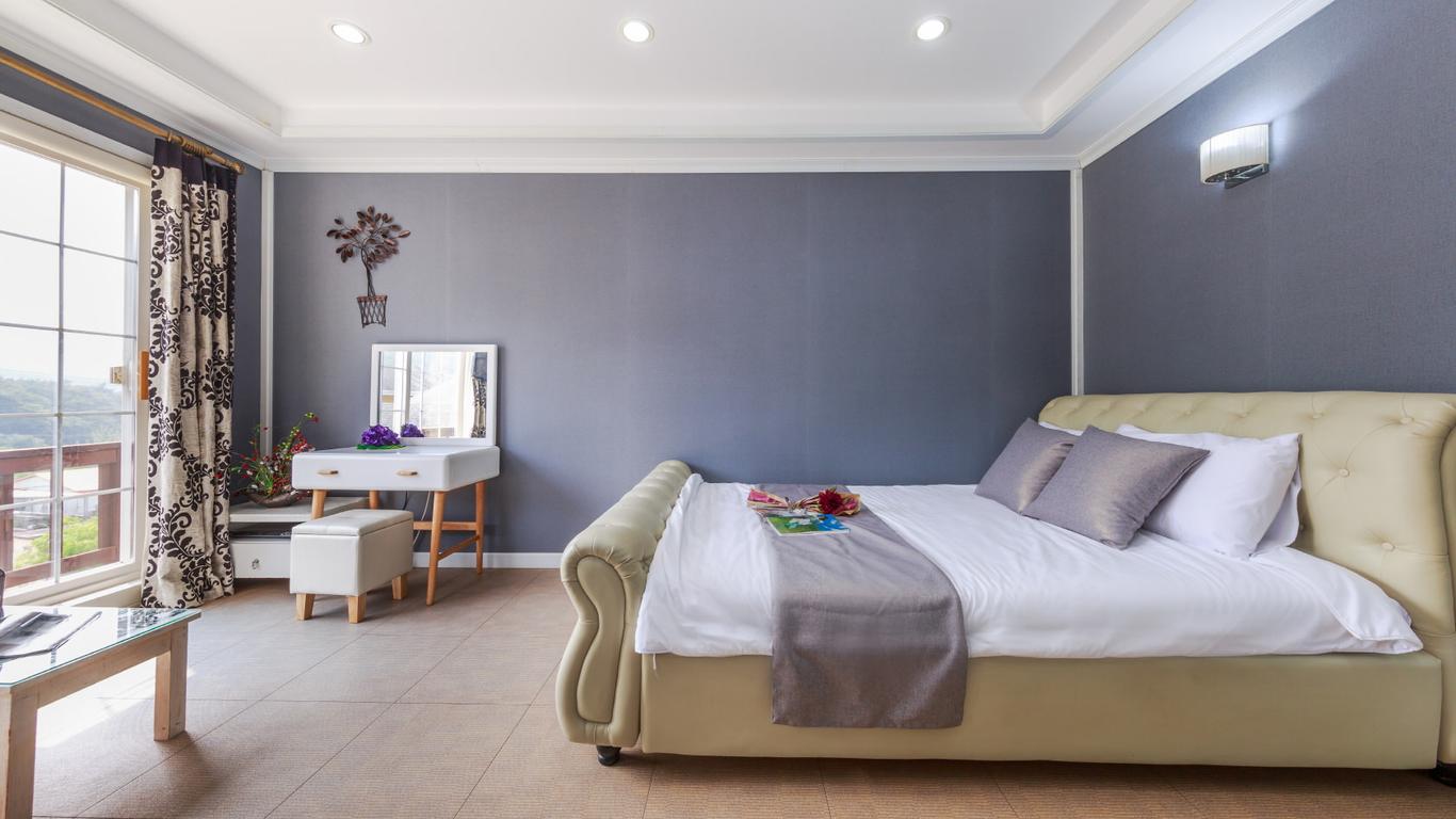 Fortune Lake Morning Pension