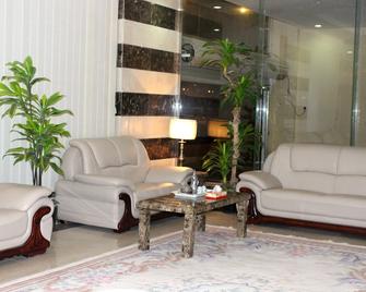 Ajmal Al Masaken Hotel Apartments - Riyadh - Living room
