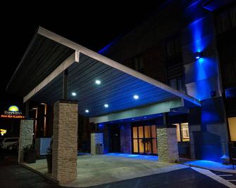 Days Inn by Wyndham Denton - Denton - Rakennus