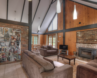 Rothvale Winery & Vineyard Cottages - Rothbury - Вітальня