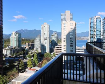 Divya Sutra Suites on Robson Downtown Vancouver - Vancouver - Parveke