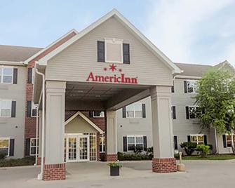 AmericInn by Wyndham Fulton Clinton - Fulton - Building