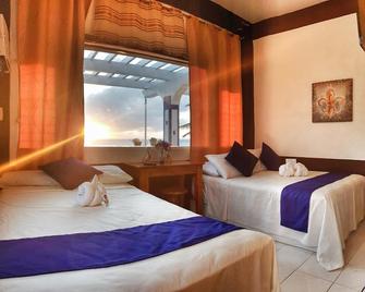 shanedel's inn & café - Basco - Bedroom
