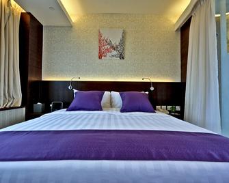 The Bauhinia Hotel - Tsim Sha Tsui - Hong Kong - Bedroom