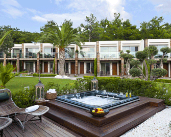 Ortunc Hotel Adults Only - אייבאליק - בניין