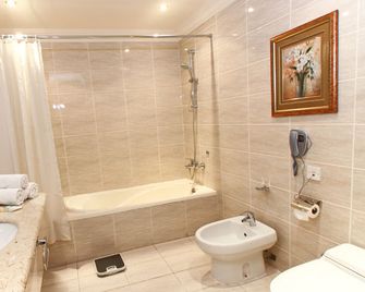 Grand Qatar Palace Hotel - Doha - Bagno