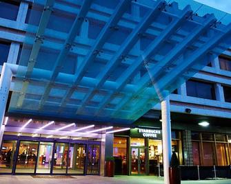 Renaissance London Heathrow Hotel - Hounslow - Building