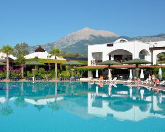 Emelda Sun Club - Kemer - Bể bơi
