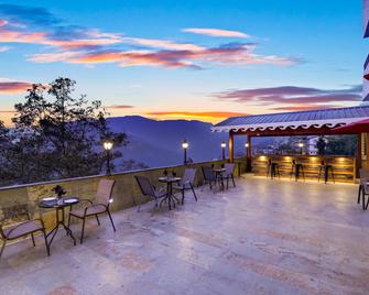 Mount Himalayan Hotel - Gangtok - Balcón