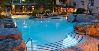 Harrison Hot Springs Resort and Spa - Harrison Hot Springs - Pool