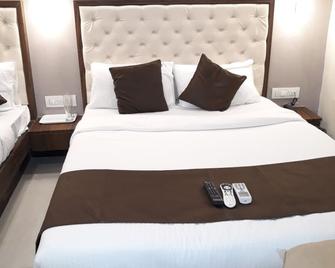 Garden Creek Residency - Mumbai - Bedroom
