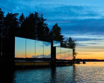 Lake Hotel Lehmonkärki - Haasi Mirror Houses - Asikkala - Building