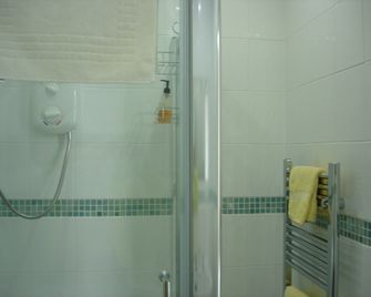 Penmorvah - Penzance - Bathroom