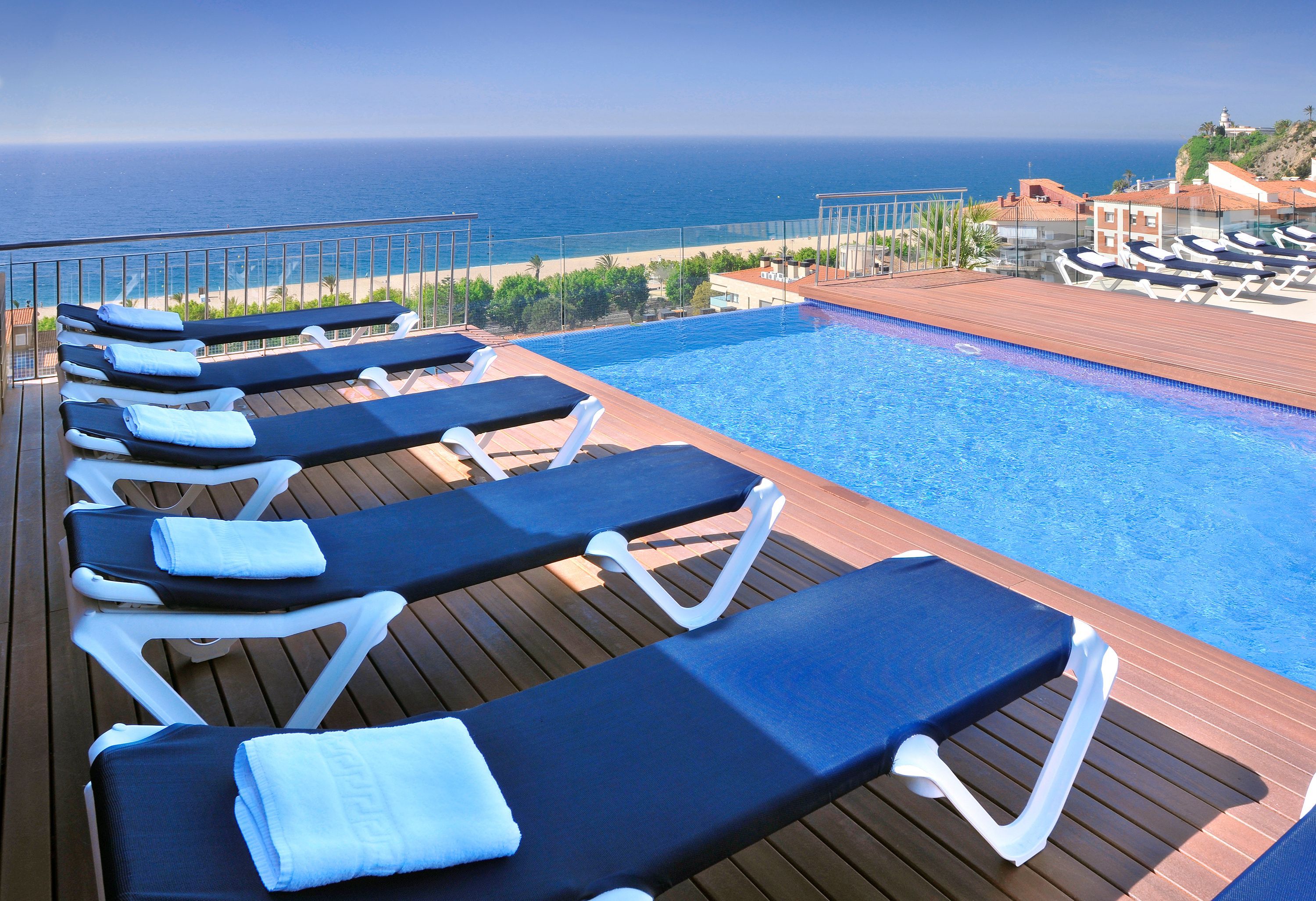 Hotel Checkin Catalonia - Calella - Havuz