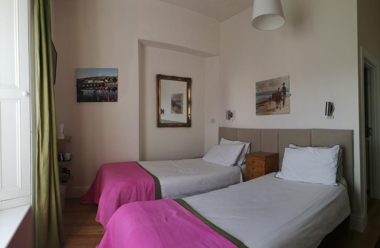 Halpins Townhouse Bed & Breakfast - Wicklow - Bedroom
