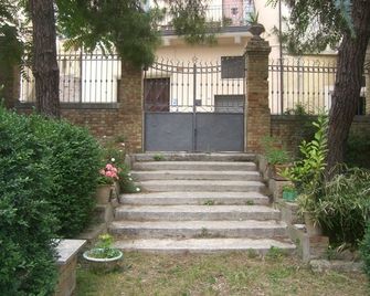 Villa Genny - Candela - Entrada del hotel