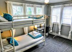 The Wayfaring Buckeye Hostel - Columbus - Bedroom