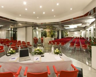 Hotel Savoy - פזארו - חדר ישיבות