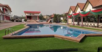 True Vine Hotel - Kumasi - Piscina