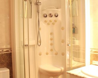 Hotel los Leones - San Martín de la Vega - Baño