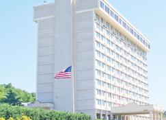 Meadowlands View Hotel - North Bergen - Bâtiment
