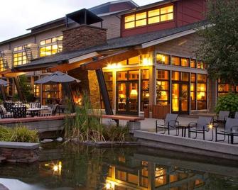 Cedarbrook Lodge - SeaTac - Building