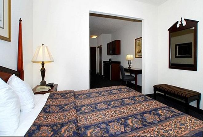Comfort Inn And Suites Patriots Point 98 1 8 7 Mount