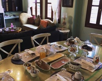 The House By The River Luxury Villa - Veria - Buffet
