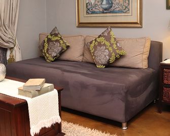 De Stallen - Bloemfontein - Living room