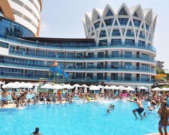 Granada Luxury Resort & Spa - Okurcalar - Edificio