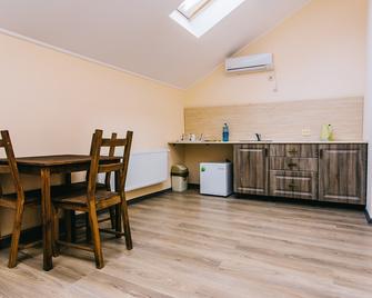 Small Hotel - Slavyansk-na-Kubani - Comedor
