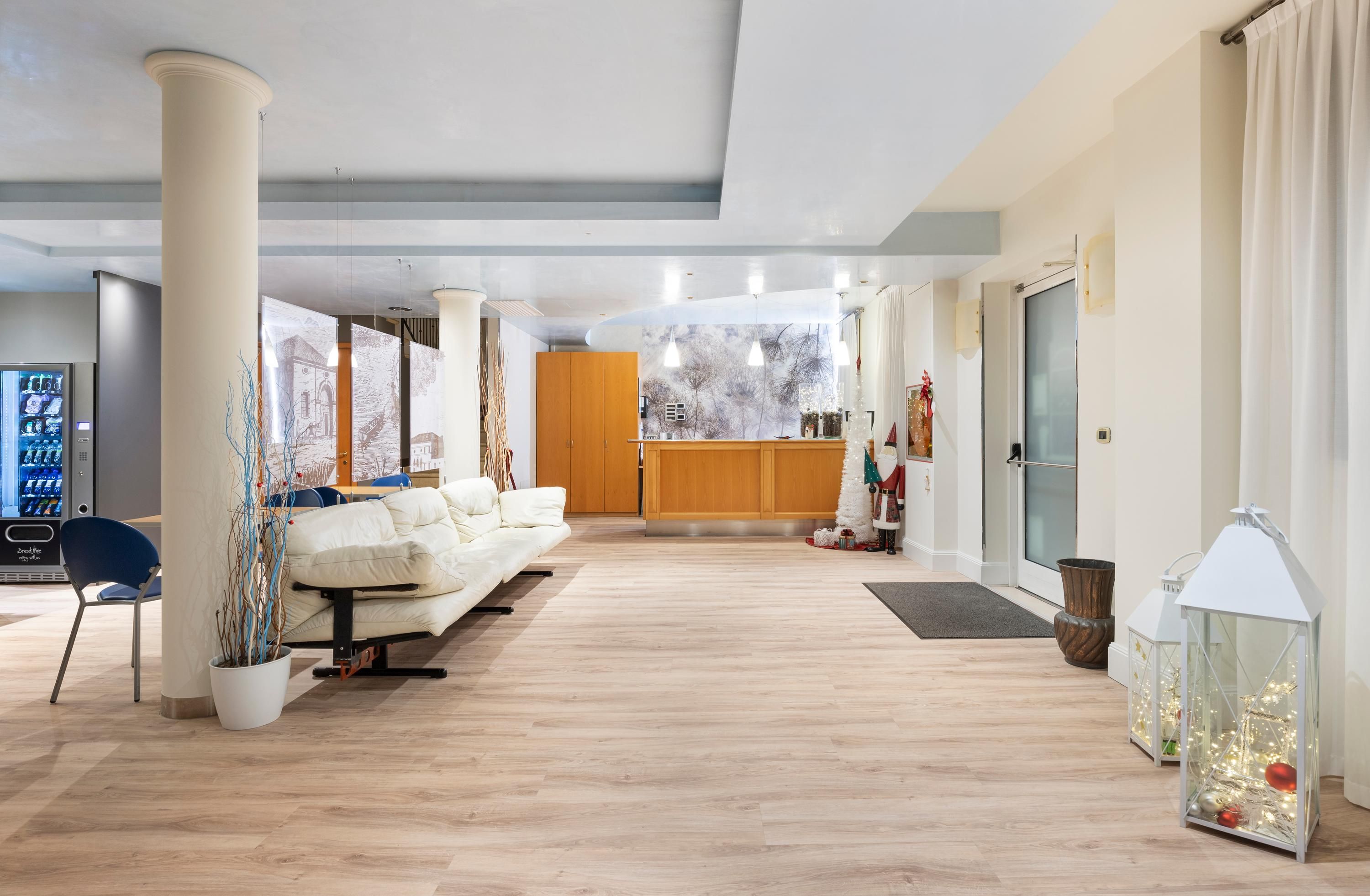 هوتل كا ترون