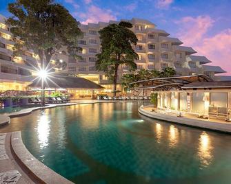 Andaman Embrace Patong - Patong - Building