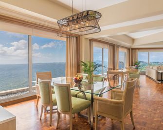 Taal Vista Hotel - טאגיטאי - חדר אוכל