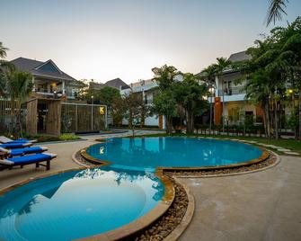 Les Bambous Luxury Hotel - Siem Reap - Pool
