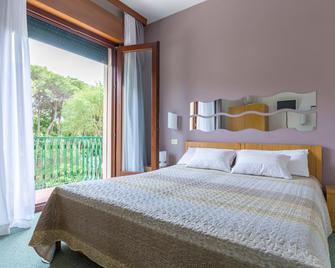 Hotel Regina - קאורלה - חדר שינה