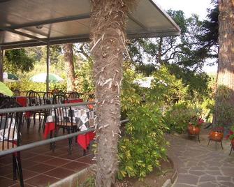 Hostal Magnolia - Girona - Patio