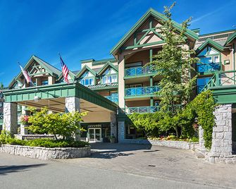 Pinnacle Hotel Whistler Village - Whistler - Building