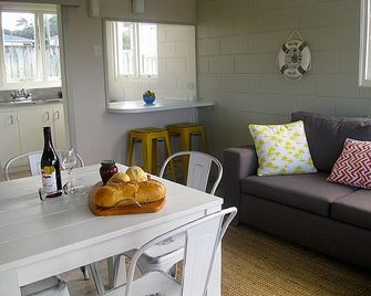 Flaxmill Bay Motel - ويتيانغا - غرفة طعام