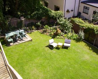 The Cobham Hotel - Westcliff-on-Sea - Патіо