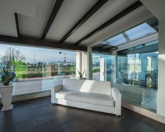 Hotel Testani Frosinone - Frosinone - Wohnzimmer