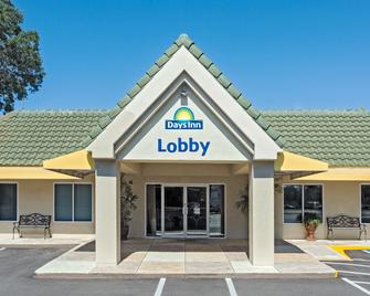 Days Inn by Wyndham Port Charlotte/Punta Gorda - Port Charlotte - Building