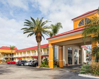 Days Inn & Suites by Wyndham Port Richey - Port Richey - Gebouw