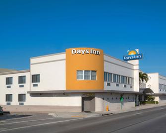 Days Inn by Wyndham Miami Airport North - Miami Springs - Building
