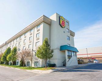 Super 8 by Wyndham Frederick - Frederick - Building
