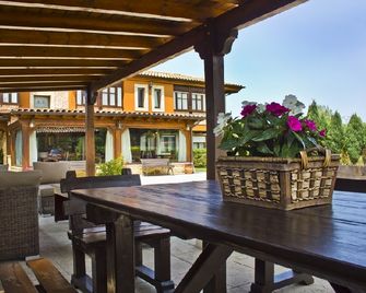 Hospedaje Granada - San Vicente de la Barquera - Patio