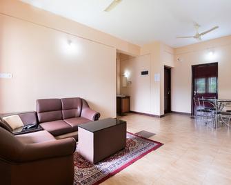OYO Home Vedica Home Stays - Ambalavayal - Sala de estar