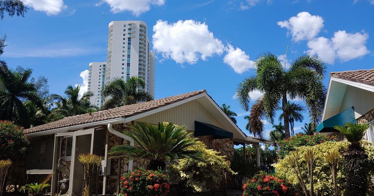 Rock Lake Resort à partir de . Hôtels à Fort Myers KAYAK