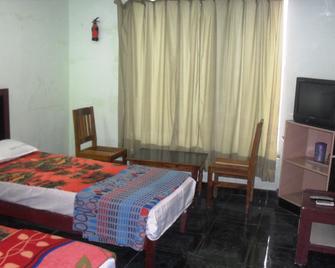 Trishul Hotel - Tiruvannāmalai - Bedroom
