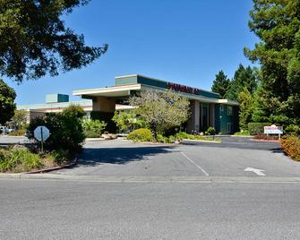 Days Inn & Suites by Wyndham Sunnyvale - Sunnyvale - Bygning